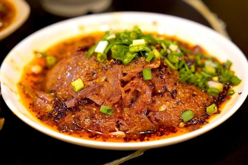 开星越L打卡重庆宝藏羊肉馆，感悟山城人间烟火气