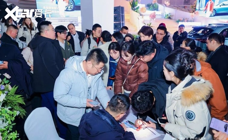 家庭SUV终极之选！红旗HS6 PHEV山东区域欢乐上市