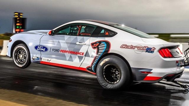 福特Mustang Cobra Jet1400亮相直线加速赛