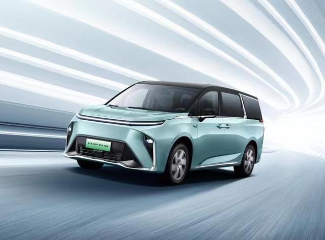 35万买家用MPV,选腾势D9还是上汽大通MAXUS MIFA 9?