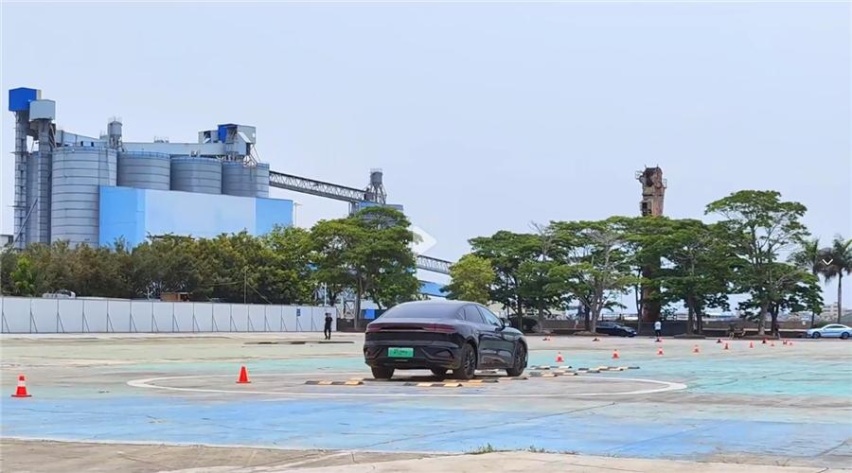 3.7秒破百，云辇系统加持，解锁汉DM-p战神版硬核实力