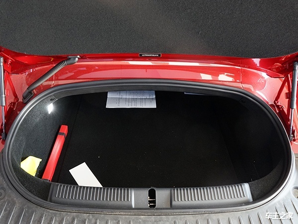 3.2s破百的电动敞篷车 MG Cyberster到店实拍