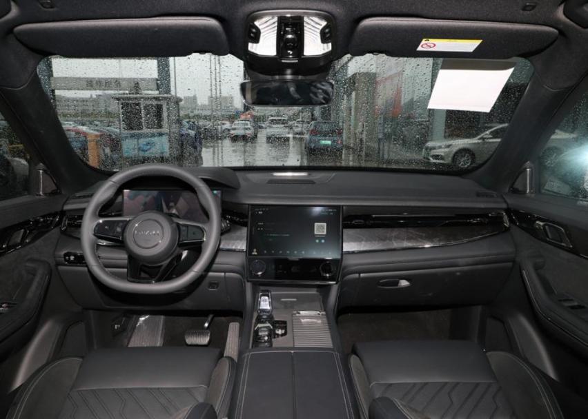 有沃尔沃XC90的影子，40万以内无对手，领克09有点强