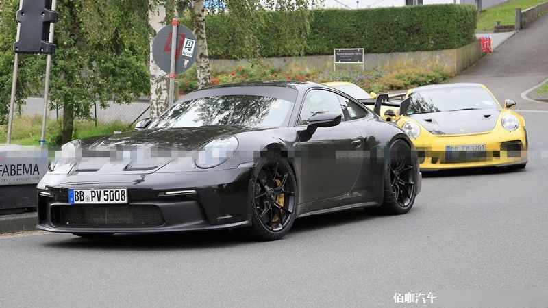 2021-porsche-911-gt3-new-spy-photo-with-previous-gt3 (3).jpg