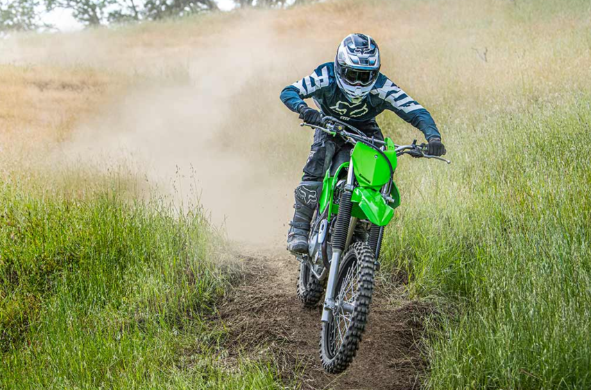 2024款川崎KLX230 越野摩托详解，动力底盘升级，通过性提升