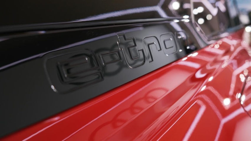 更懂中国年轻人的上汽奥迪Q5 e-tron，标配堪称『顶配』