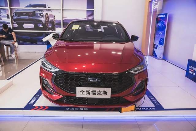 四缸小钢炮回归，探店实拍福克斯ST-Line