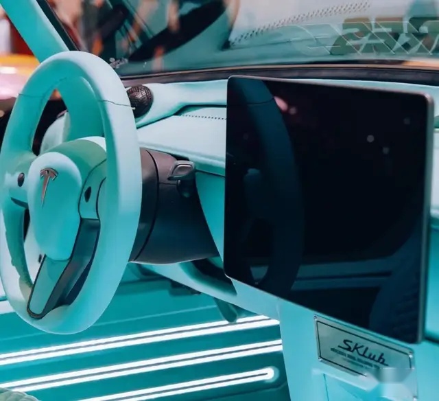 30万的特斯拉Model 3改成千万神车奔驰300SL，看完心动了！