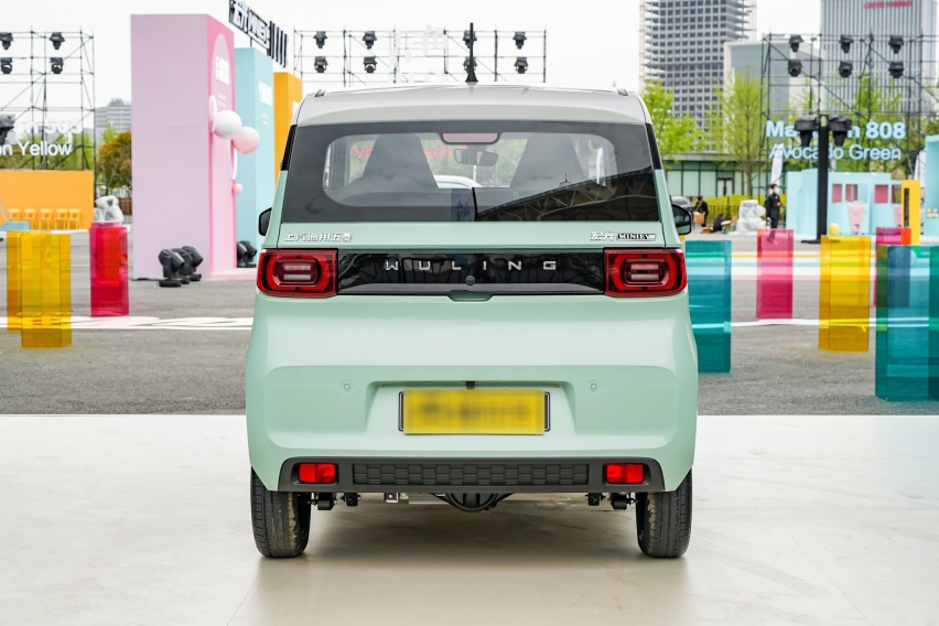 入门纯电动车之间的PK 思皓E10X对比宏光MINI EV