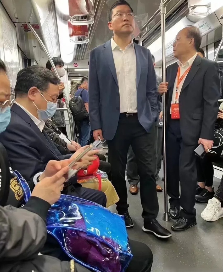 王传福冒雨出差跑县乡市场，比亚迪成功是有原因的
