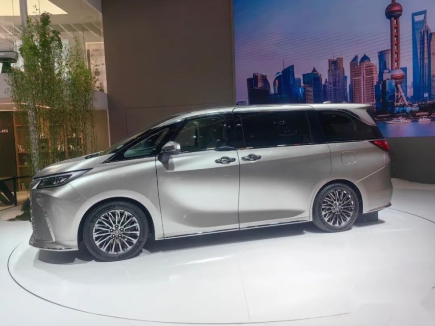 2023上海车展：全新雷克萨斯LM500h