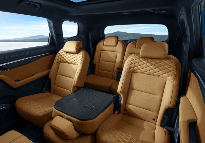 吉利12万级中型SUV！全系2.0T+后轮独悬 网友：奇瑞傻傻分不清
