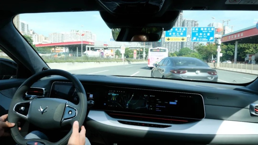 跑得跟老司机一样顺溜，极狐阿尔法S 全新HI版的NCA功能真有点东西