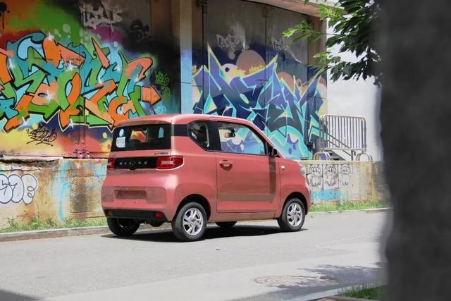 五菱又一款神車來了人民的代步車宏光mini電動車