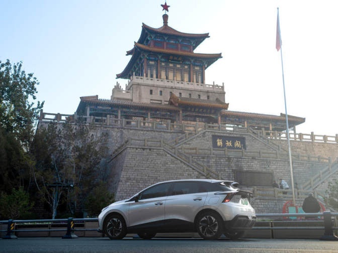 试驾MG4 EV：它到底有什么魅力能不断地刷新在海外市场的新纪录？