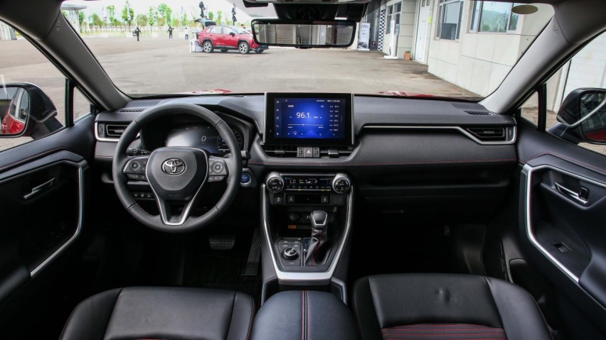 能否在纯电当道的时代闯出一片天？试驾：RAV4荣放双擎E+