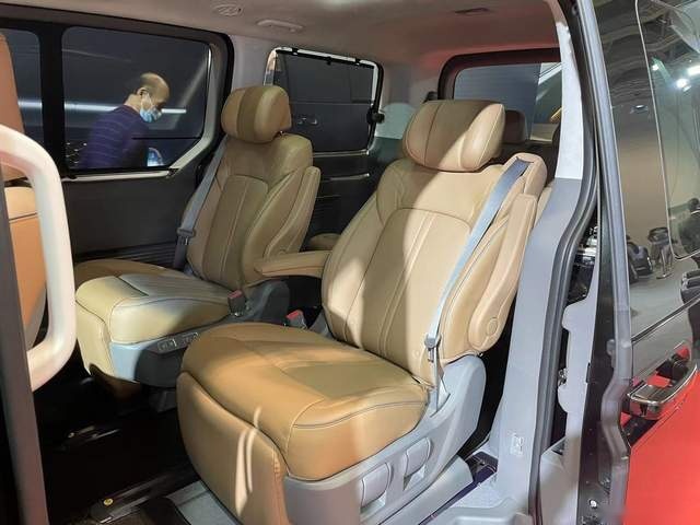 尺寸吊打埃尔法 实拍现代豪华MPV STARIA