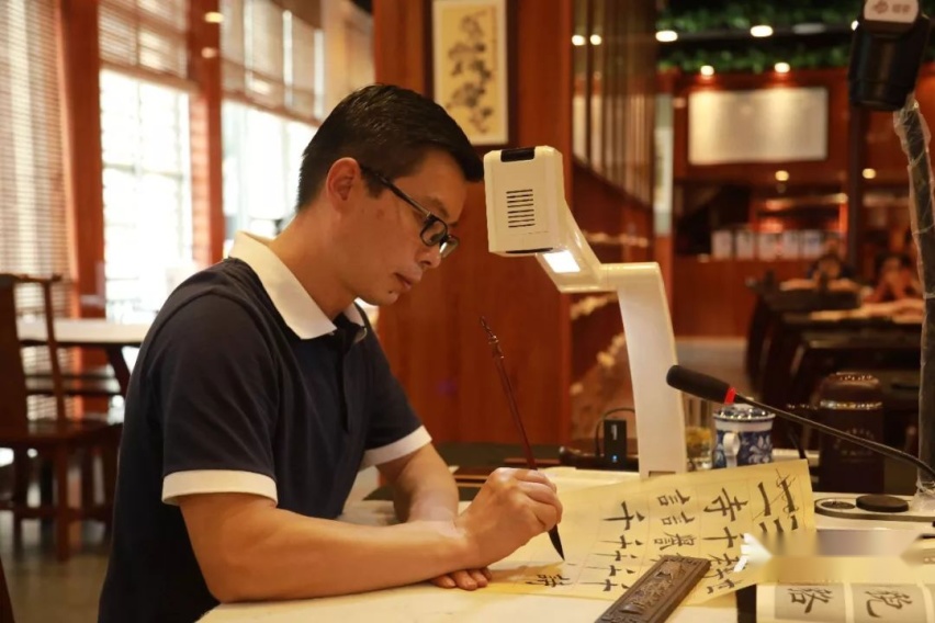 巴蜀笑星助阵，还搞了这些花样儿，这届麻辣盛典真的“打脑壳”