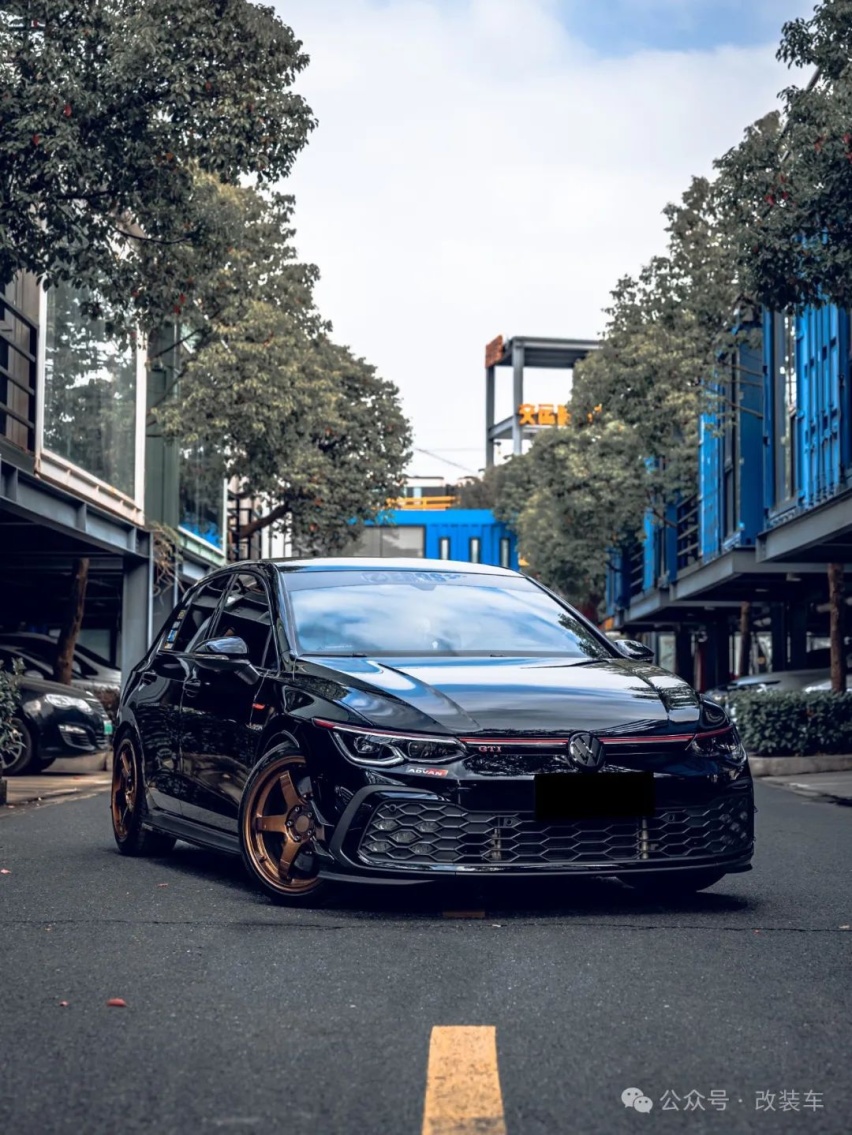 竞技走街风的大众8代高尔夫GTI，这是小钢炮的正确打开方式