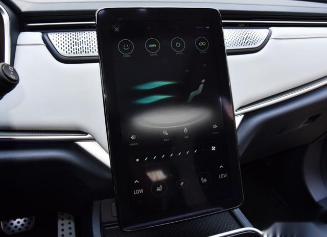 细节升级+健康座舱，NEDC续航520km，威马EX5-Z 14.98万起售