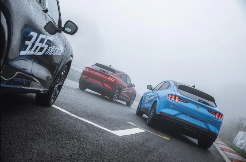 不辱“Ye马”之名，赛道试驾Mustang Mach-E后答疑三点