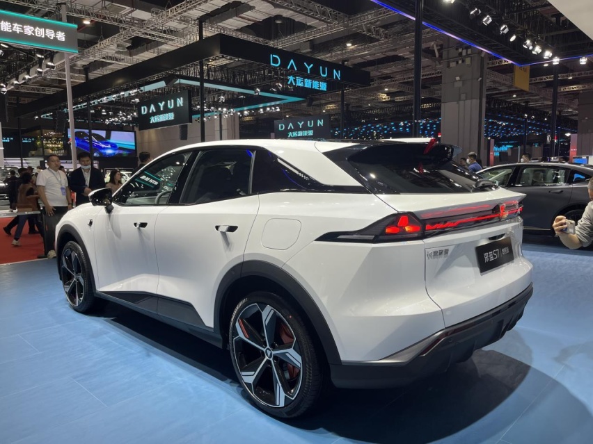 深蓝S7车展首秀！三种动力，竞争比亚迪、特斯拉的中型SUV