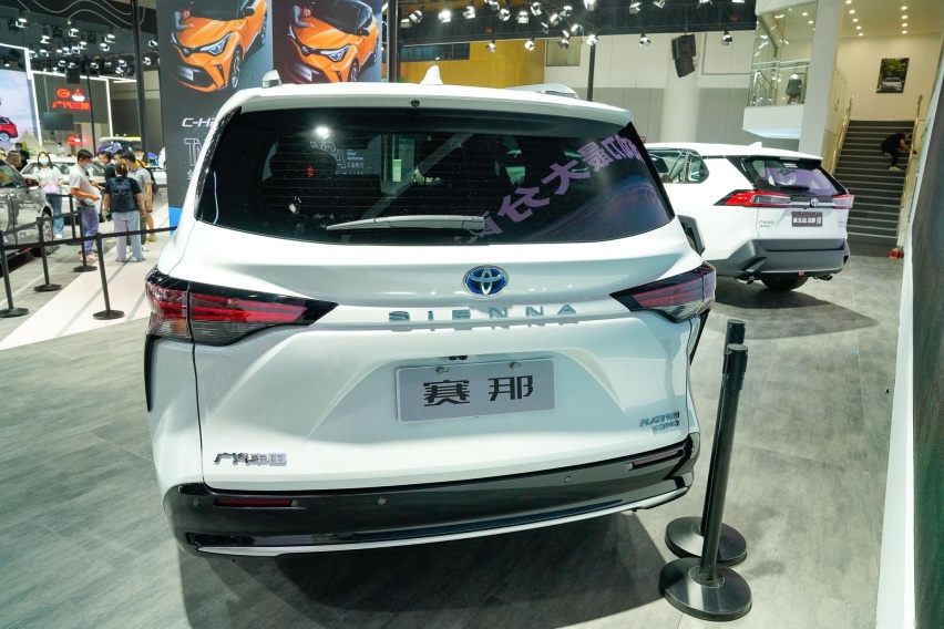30.98万元起 广汽丰田赛那上市 2.5L混动系统加持