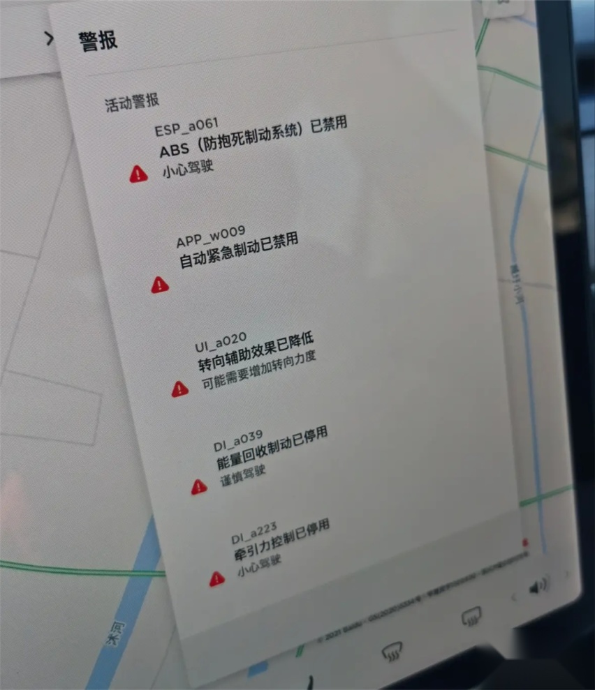 买新能源该避的坑（3）：特斯拉Model Y疑似转向卡滞，还失去助力