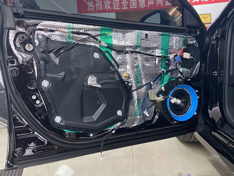 哈尔滨小蒋汽车音响改装丰田亚洲龙，黄金声学，JBL汽车音响