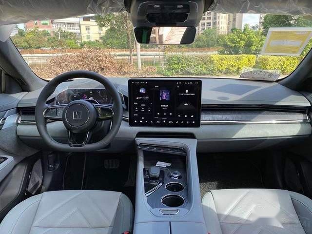 30万，极氪001和比亚迪汉EV，该选谁？