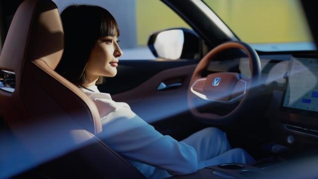 超高质价比 混动SUV“卷王” 长安UNI-Z先享价12.79万起