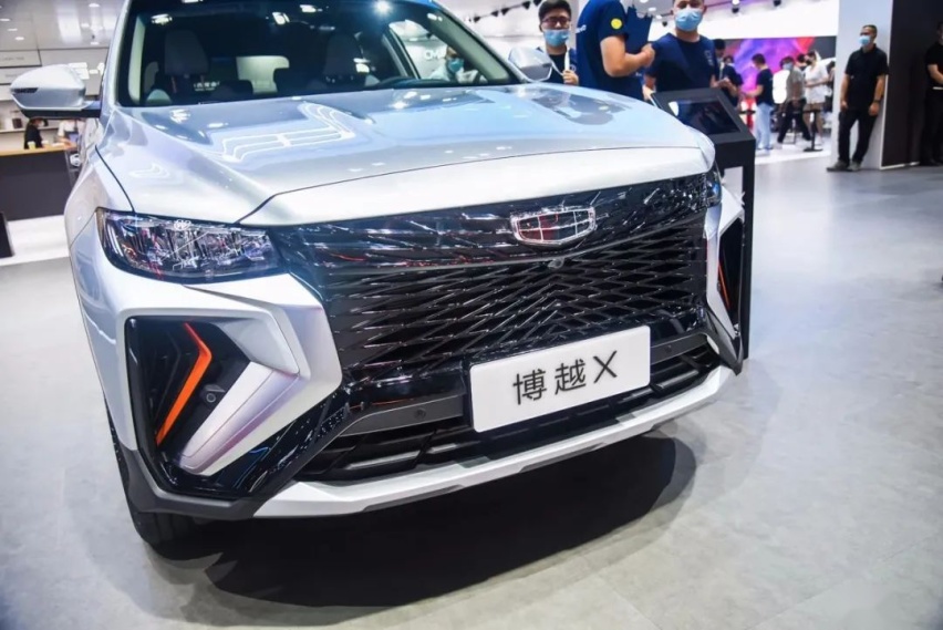 五菱征程上市7.58万元起，广汽埃安超充技术…丨今日车闻