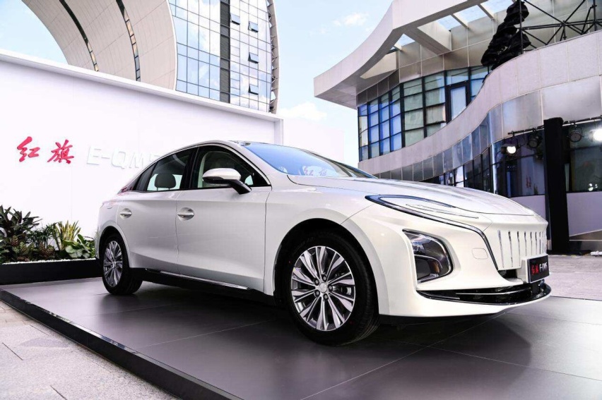 红旗E-QM5 560上市，续航、能耗、价格随便一项都很能打