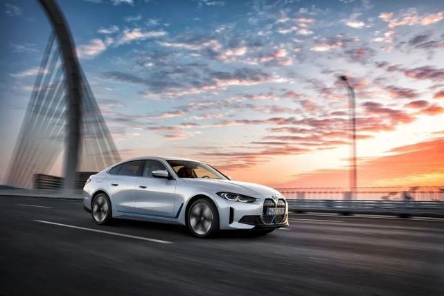 宝马电动攻势扔王炸：BMW iX、BMW i4同日发布，数据硬核，续航