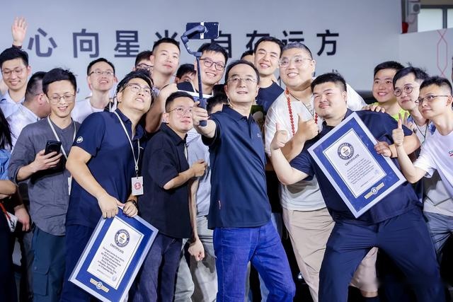 972天交付20万台 极氪001刷新记录