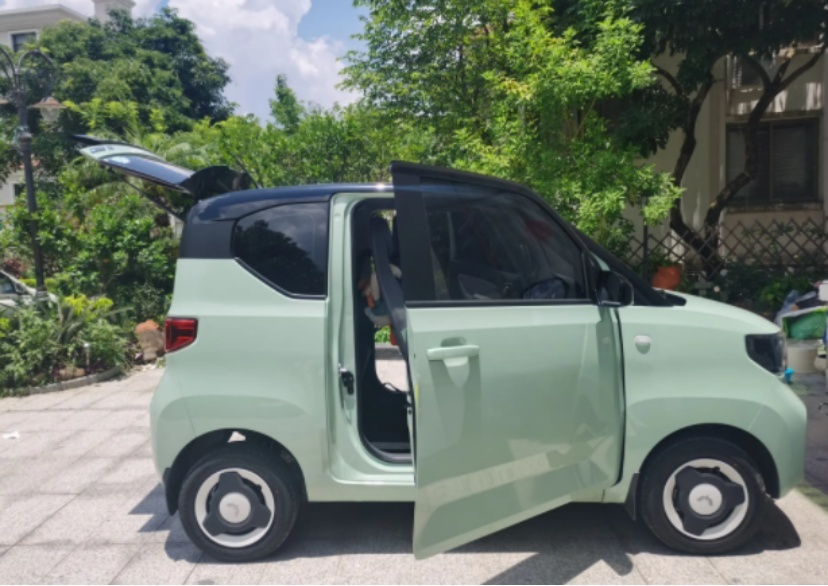 比开摩托车还经济，家用纯电小车，宏光MINIEV马卡龙臻享款，真香