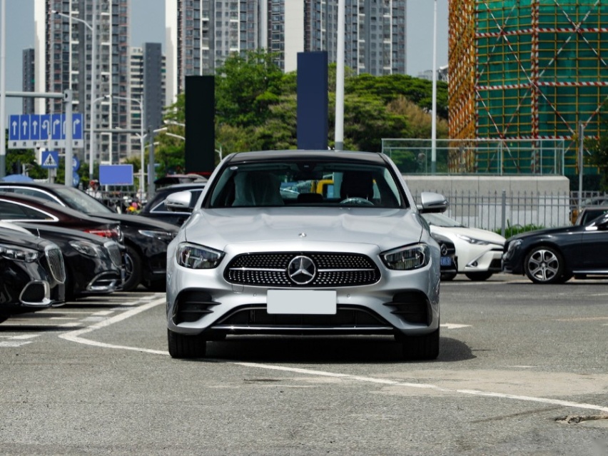 豪华中大型轿车怎么选？红旗H9对比奔驰E级与奥迪A6L