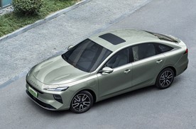 十万买纯电家轿？闭眼抄荣威D6真实520km+央视安全认证