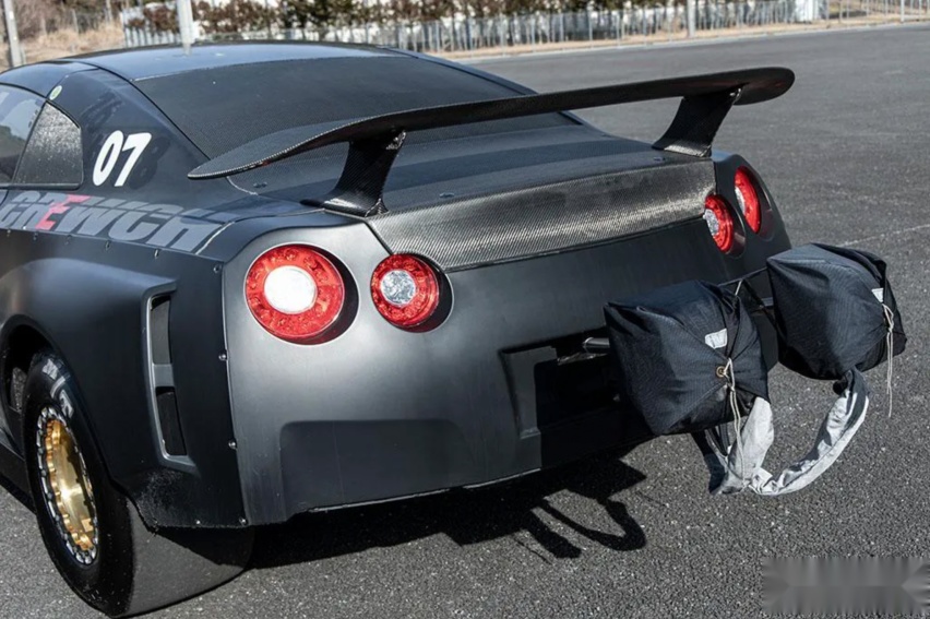 2000匹直线战神GT-R R35 为稳定涡轮前置水箱后移