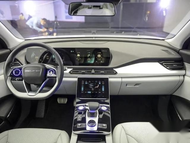 推新车标后，首款新车BEIJING-X7，预售10万起