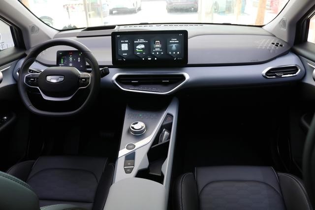 12.98万起的长续航纯电SUV 实拍性价比之星 几何C