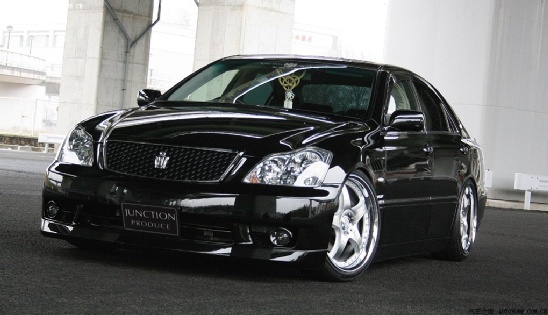 首款带皇冠的SUV，28万元起选它还是汉兰达？
