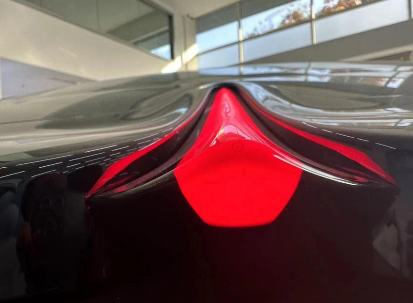 2024款岚图追光PHEV，可预判路况的魔毯悬挂，双电机+1.5T
