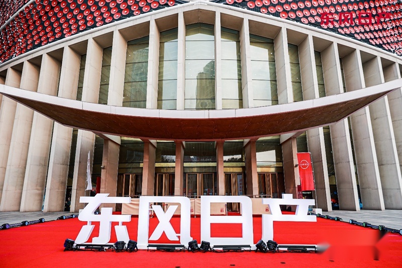郎朗倾情奏响天籁之声 东风日产天籁2024新年音乐会武汉站