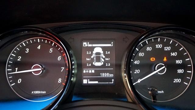 路咖与车：试驾五菱宏光PLUS 一台颇为上手的“四方不楞”？