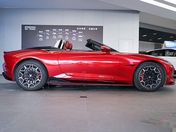 3.2s破百的电动敞篷车 MG Cyberster到店实拍