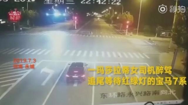 玛莎拉蒂追尾宝马，宝马豪车为何火光四起，豪车都不安全吗