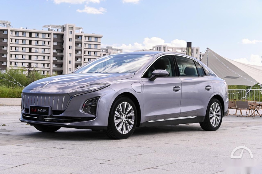 续航里程微调？ 红旗E-QM5 560KM PLUS售价19.98万