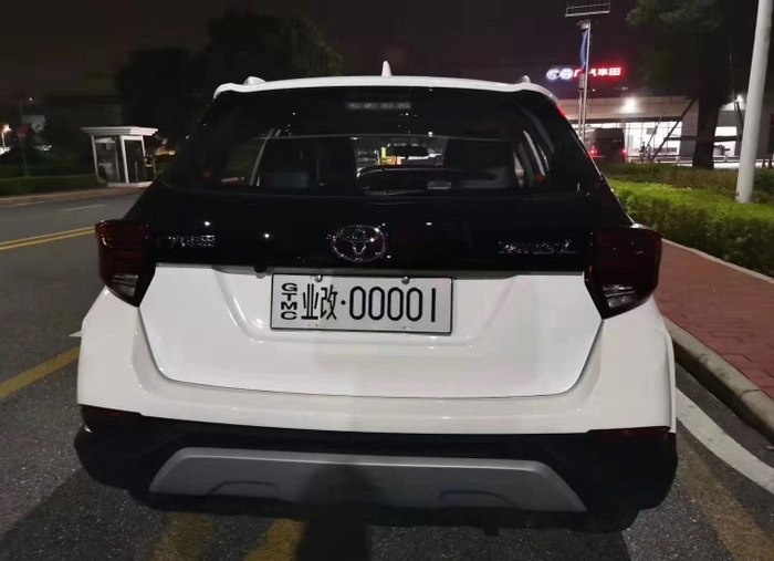 还看飞度、Polo？新款丰田致炫来了，尺寸更大，颜值更高