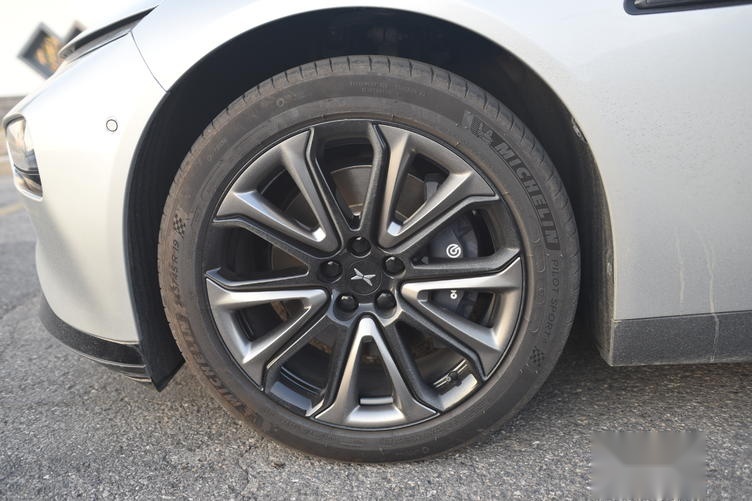 动力续航上能与特斯拉Model 3比肩的车型——小鹏P7